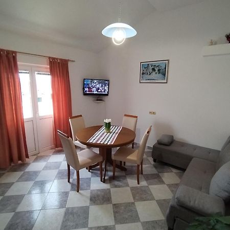 Apartments Katarina Бол Екстериор снимка