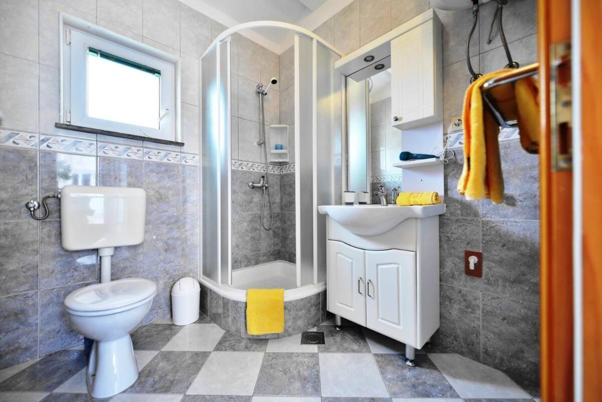 Apartments Katarina Бол Екстериор снимка
