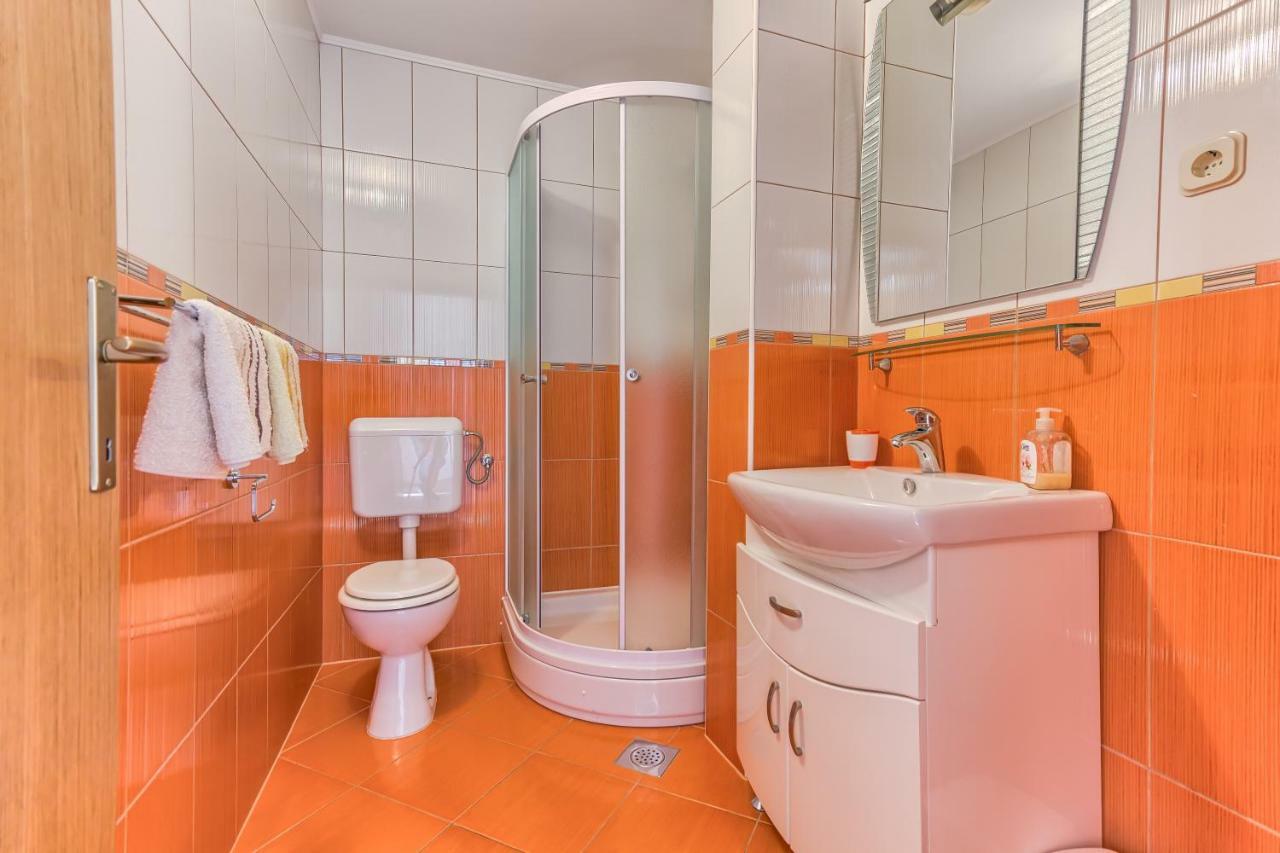 Apartments Katarina Бол Екстериор снимка