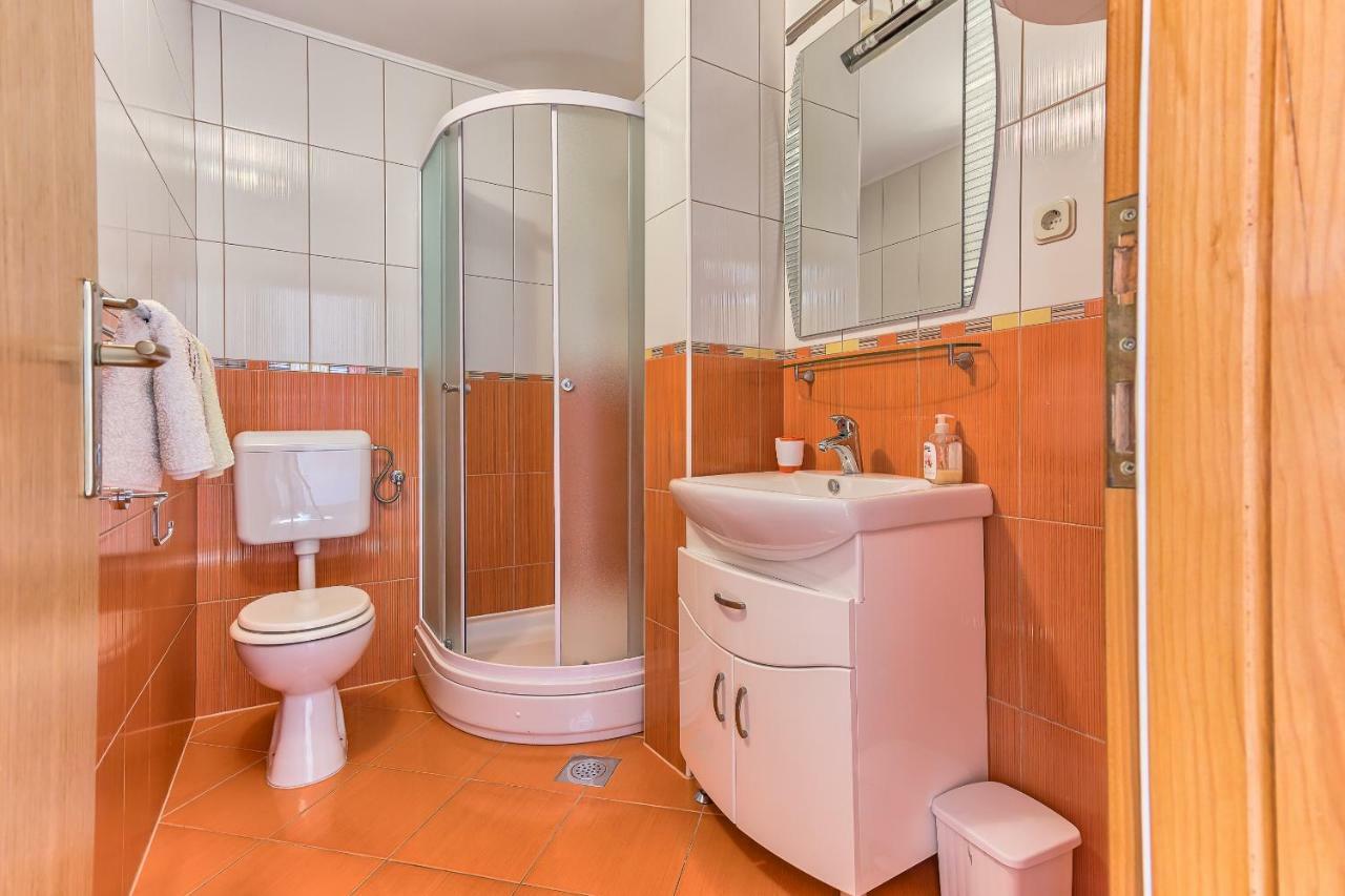 Apartments Katarina Бол Екстериор снимка